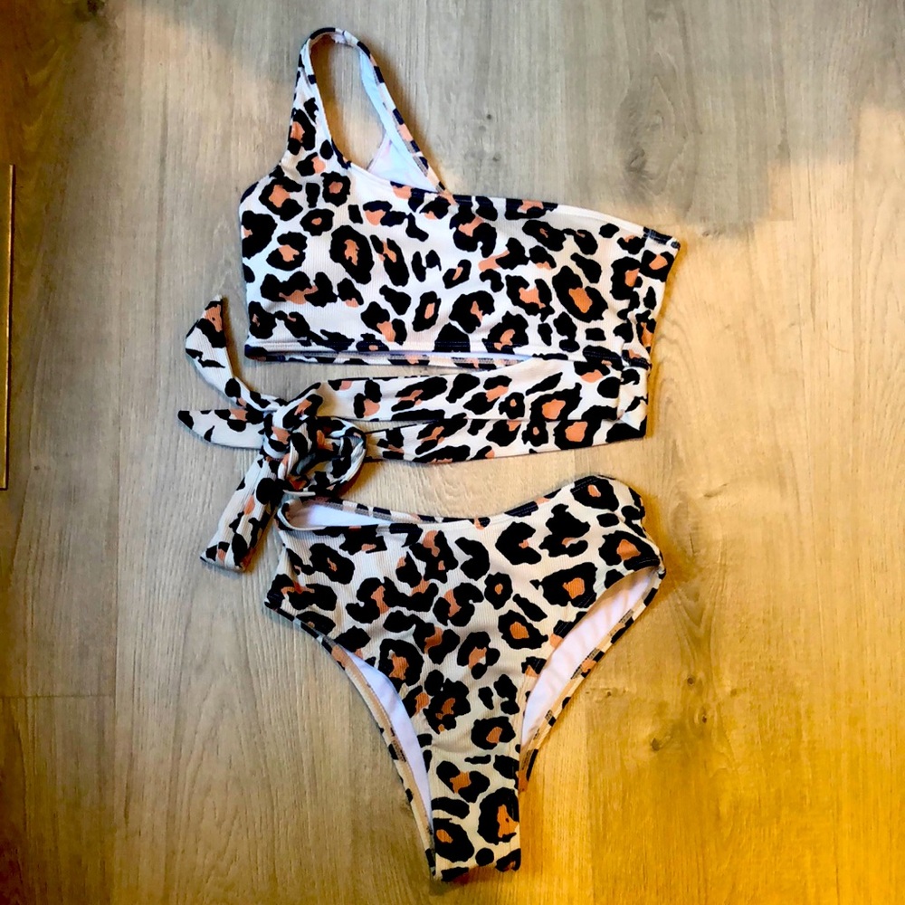 CUPSHE Leopard Print One Shoulder Bikini with High Waist